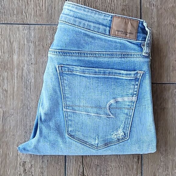 AMERICAN EAGLE Jegging Jeans Light Wash Distessed Holes Women's Size 6 - Picture 11 of 12